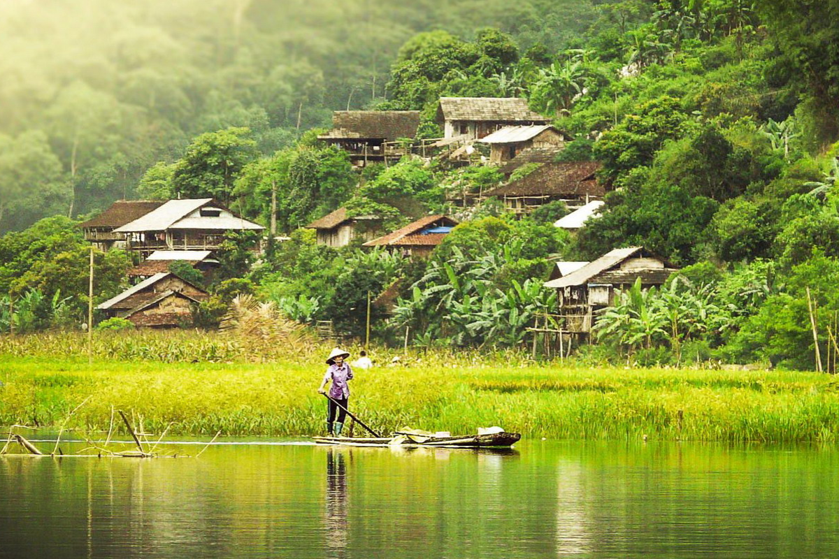 Traditional homestay by Ba Be Lake in Pac Ngoi village